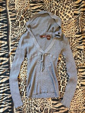 On Running Women's Gray V-Neck Hooded Rib Knit Sweater